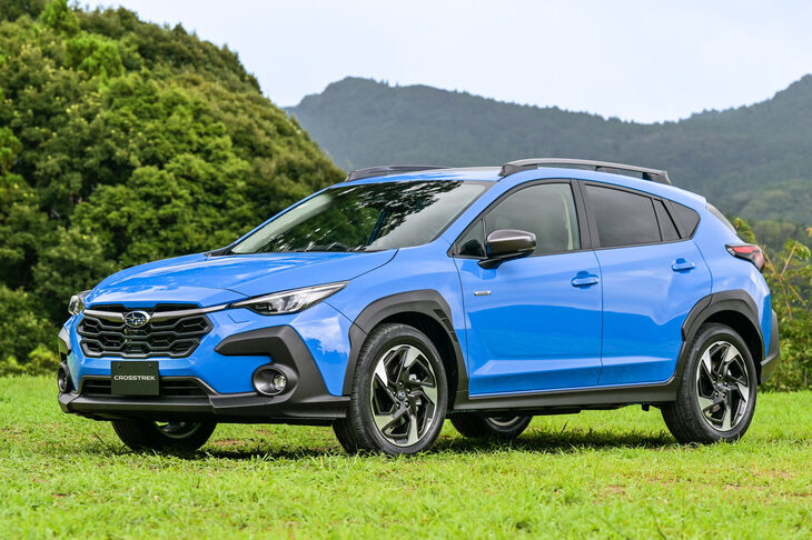 上級グレードの「リミテッド」。外装における「ツーリング」とのちがいは控えめで、ツートンの18インチアルミホイールが最大の特徴となっている。