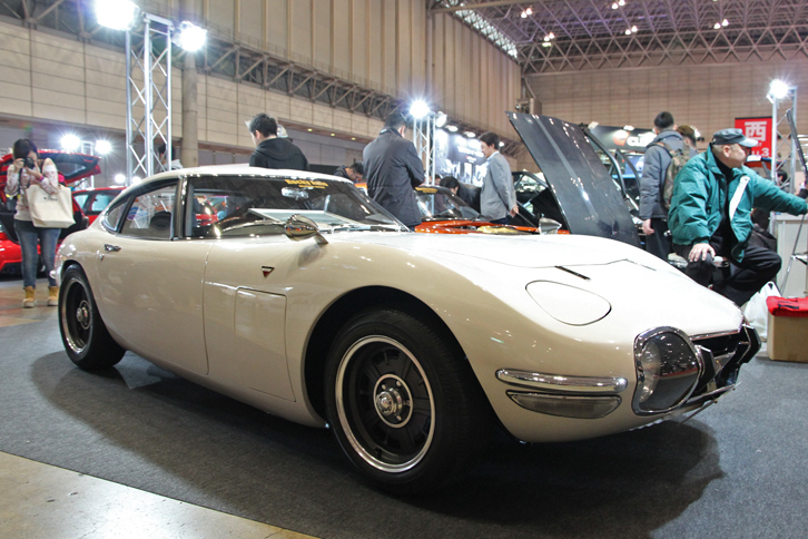 旧車のエンジンスワップを得意とするロッキーオートの「R3000GT」。ご覧のとおり「トヨタ2000GT」のレプリカだが、独自のラダーフレームシャシーにオリジナルを3Dスキャンしたボディーを載せ、パーツはすべて新規製作。