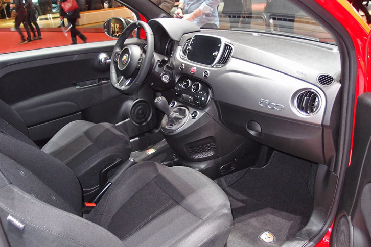 アバルト595ピスタ