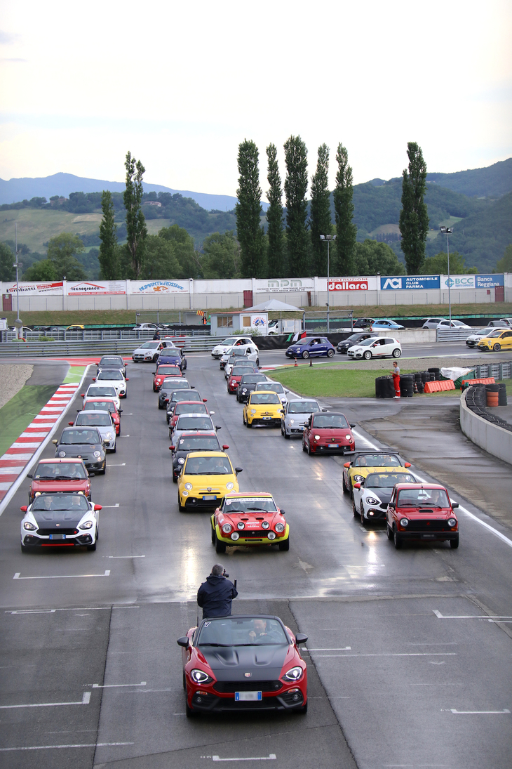 2017年5月、イタリア北部にあるヴァラーノサーキットで催されたアバルトデイの様子。