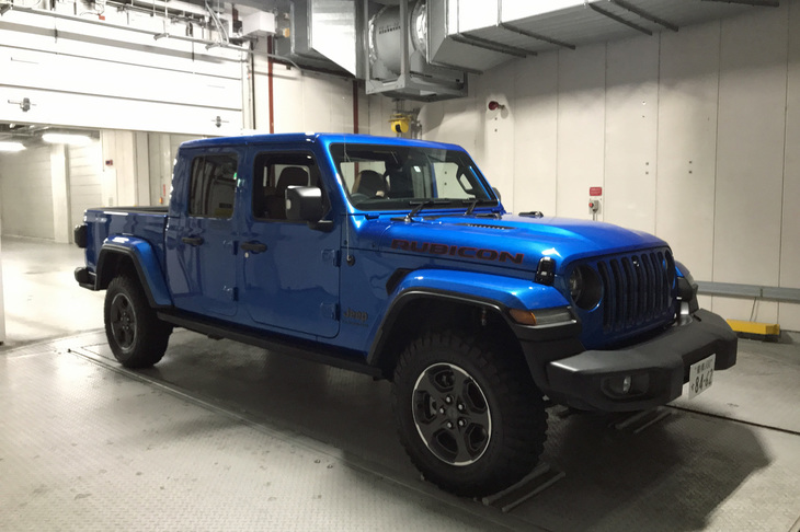 「最高の通勤車」はコンパクトでなければならない。出かけた先でクルマを止める際に、駐車スペースが限られるのはスマートとはいえない。機械式駐車場にも難なく収まるサイズが望ましい。「ジープ・グラディエーター」がいかに最高のモテグルマであろうと、最高の通勤車とはいえない。（写真はイメージ）