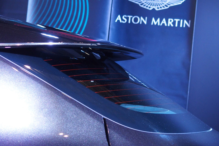 アストンマーティンDBX