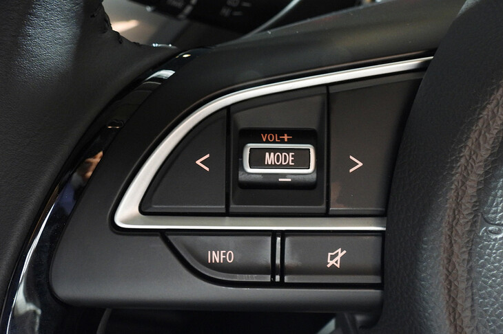 スズキ・フロンクス（ステアリングスイッチ）