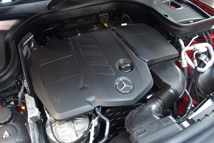 最高出力170PS、最大トルク400N・mを発生させる「GLC220d 4MATIC」の2.2リッター直4ディーゼルターボエンジン。