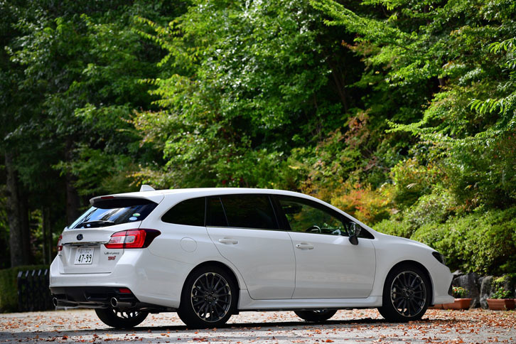 新旧の外観の違いはごくわずか。この角度からだと見分けるのはむずかしい。