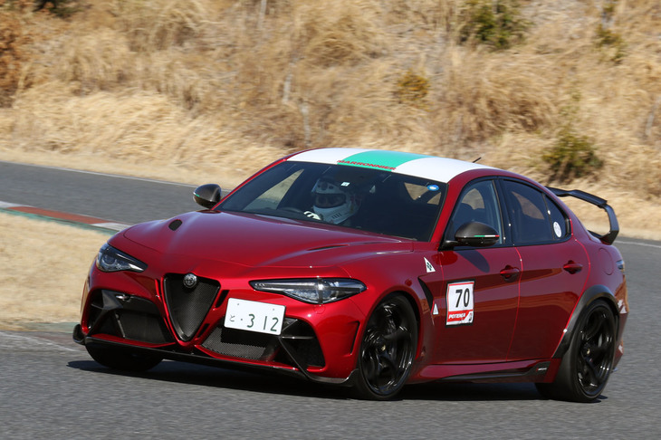 最新の現行モデルである「アルファ・ロメオ・ジュリアGTAm」もスポーツ走行にエントリーした。