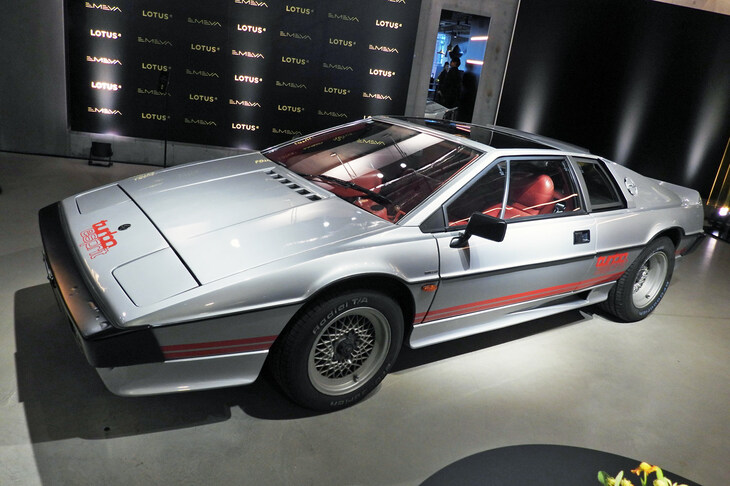 往年の名車「エスプリ」も展示されていた。