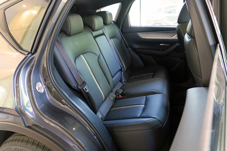 マツダCX-60 XDエクスクルーシブモード（リアシート）