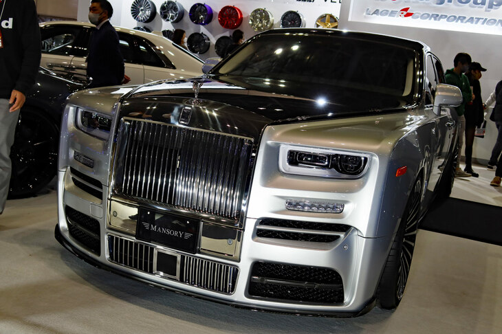 天下のロールス・ロイスも、カスタムビルダーの情熱に当てられればご覧のとおり。写真は独マンソリーの手になる「ロールス・ロイス・ファントム」。