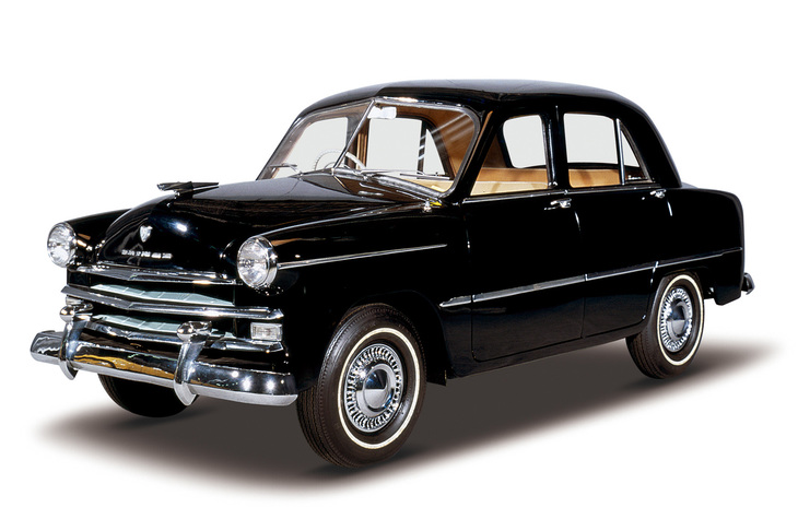 たま自動車初のガソリン乗用車となった「プリンス・セダン」（写真は1954年型）。車名の「プリンス」は同年行われた皇太子の立太子の礼にあやかったもので、同年、社名もプリンス自動車に変更された。