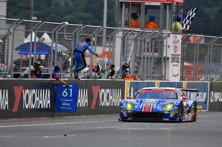 GT300クラスでは、井口卓人／山内英輝組のNo.61 SUBARU BRZ R&D SPORTがトップでゴール。終盤の激戦を制しての勝利だった。
