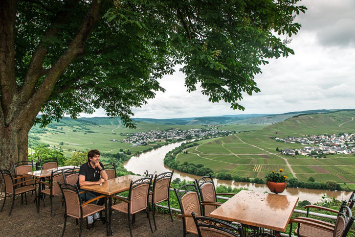 ホテル＆レストラン「ツムメットホーフ（Zummethof）」。カーブするモーゼル川が見られる絶景スポットだ。