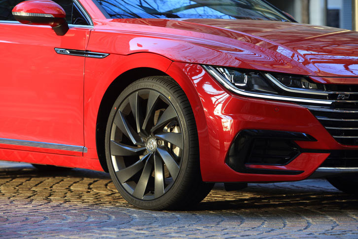 今回の主役である「エフィシェントグリップ コンフォート」。2018年2月に発売されたばかりの、グッドイヤー最新のコンフォートタイヤです。