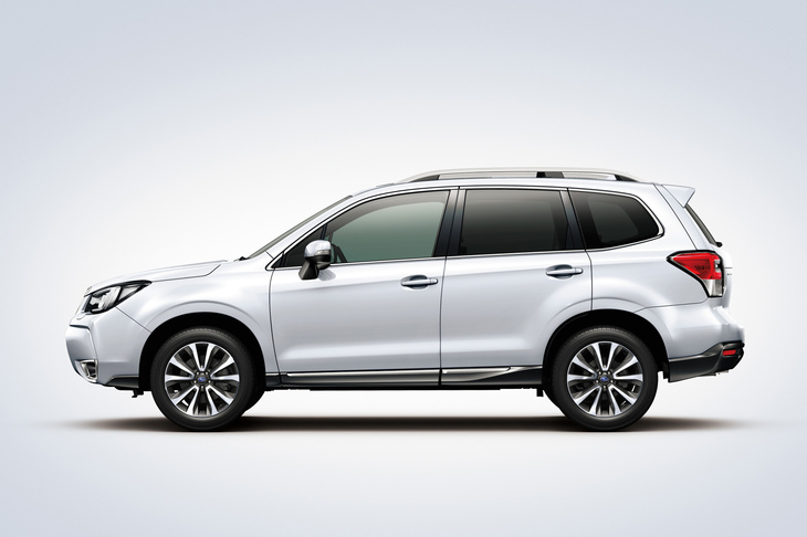 225/55R18サイズのタイヤを履いた先代「フォレスター」。