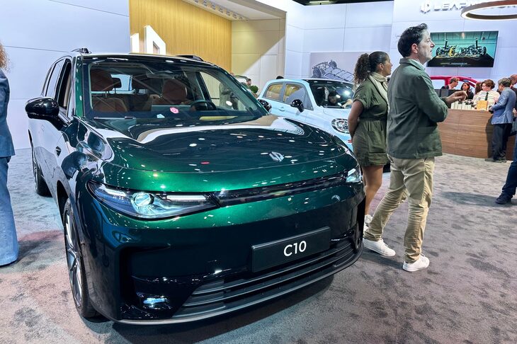 欧州市場に最初に投入された2車種のうちの一台「C10」。全長4.73mのSUVである。