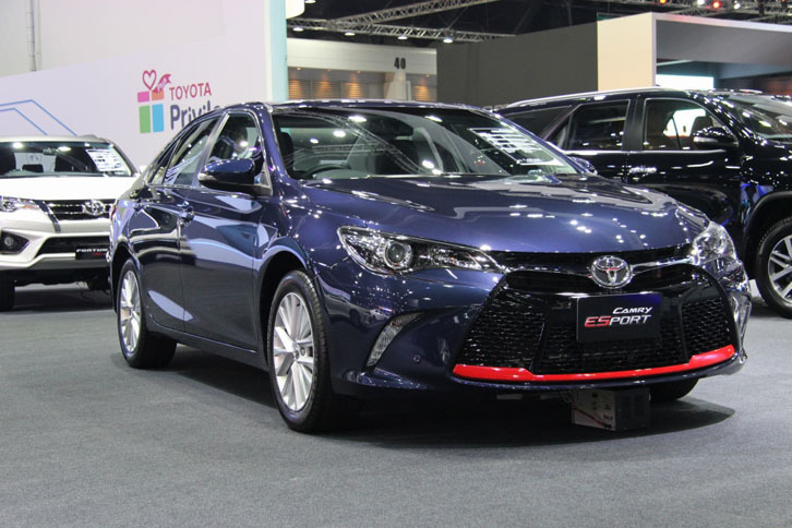 こんな軽快な見た目の「カムリ」もあります。こうして世界戦略車をベースにローカライズされたデザインを見ていると、その国のユーザーの好みが見えてきますね。