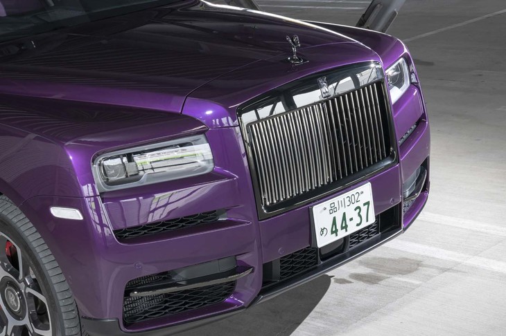 試乗車は内外装をスポーティーに飾った「ブラックバッジ」。パルテノングリルのフレームはダーククロームで仕立てられる。