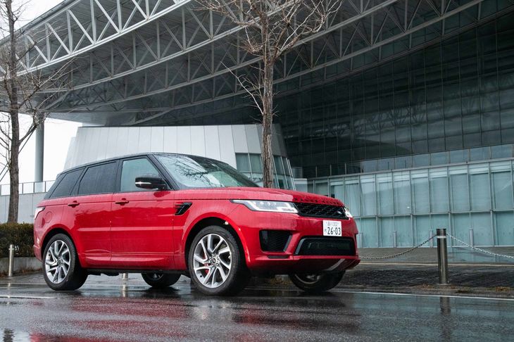 ボディーサイズは全長×全幅×全高＝4855×1985×1800mm。「レンジローバー」ほどではないが、堂々とした体格の持ち主だ。