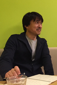 塩見氏が「ボルボV40  D4」を選んだ理由について興味津々の清水氏。現在は「ランチア・デルタ1.6ディーゼルターボ」ほか「フェラーリ458イタリア」「DS 3」を所有。
	 
	