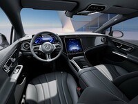 「EQE350＋エレクトリックアート（AMGラインパッケージ仕様）」のインテリア。