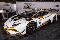 ワンメイクレース「ランボルギーニ・スーパートロフェオ・アジア」の開催8周年を記念して8台限定で販売される「スーパートロフェオ・エボ・アジア・コレクター・エディション」がピットに展示されていた。