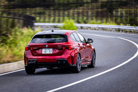 BMWらしい俊敏なハンドリングに加えて、直進安定性の高さは「120d Mスポーツ」のセリングポイント。ただし、「アダプティブMサスペンション」と呼ばれる非電子制御の可変ダンピングサスペンションは少々硬めのセッティングで、すべてのシーンで快適とはいえない。