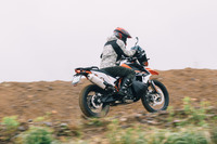 「890アドベンチャー」は、悪条件のなかでもずっと乗っていたくなるような、走るのが楽しいバイクに仕上がっていた。