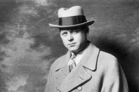 1926年にGMに入社したハーリー・アール。高級車のカスタムボディーを製造していた人物で、1927年に新ブランド、ラサールの成功で頭角を現した。戦後に流行した“テールフィン”も、アールの手になるものである。