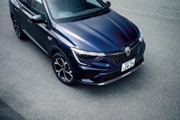 「ルノー・アルカナ」にシックなコーディネートの特別仕様車「テクノ」登場の画像