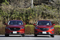 新型（左）と従来型（右）を比較する。新型ではヘッドランプが薄くなるなど、低くワイドな面構えになった。