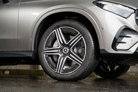 タイヤサイズは20インチでAMGのアルミホイールを装備する。