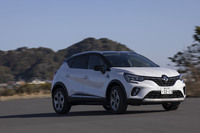 「キャプチャー」のボディーサイズは全長×全幅×全高＝4230×1795×1590mm、ホイールベースは2640mm。先代と比べると95mm長く、15mm幅広く、5mm高い。ホイールベースも35mm延長されている。