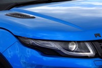 試乗車のボディーカラーには、「ランドマークエディション」専用に用意された有償色「モレーンブルー」が用いられていた。