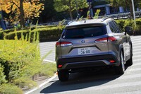 「カローラ クロス」で4WDが選べるのはハイブリッドモデルのみ。後輪は最高出力7.2PSのコンパクトなモーターで駆動する。