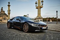 BMWの新ブランド「i」の立ち上げ（2011年2月）に伴い、2013年にデビューしたプラグインハイブリッド・スポーツカー「i8」。2020年の春には生産終了することが決まっている。写真は最後の限定車となる「i8アルティメットソフィストエディション」。