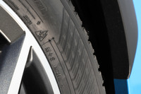 サイドウオールに刻印された「スノーフレークマーク」は、国際基準で定められたスノータイヤの条件に適合した証しである。