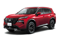 角を丸めたスタイリングに、凝った意匠のフロントマスクが特徴の「日産エクストレイル」。「キックス」より大柄なモデルだが、どちらの方が押しが強いかと問われると……微妙なところだ。