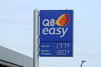 別のクウェート石油のスタンド。数カ月ぶりに軽油がガソリンよりも安くなった。2023年2月23日にシエナで撮影。