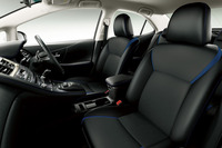 
	「HS250h“Harmonious Style Edition”」のインテリア。シートカラーは「ブラック＆ブルー（ブルーステッチ）」。
	