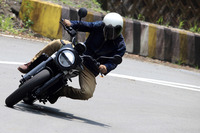 敏しょうかつ自然な車体の挙動と、レスポンスのいいエンジンが魅力の「スヴァルトピレン701」。トランスミッションには油圧操作のスリッパークラッチが組み合わされており、軽快にシフト操作ができる。