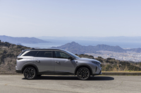 ボディーの全長は4710mmで、先代よりも170mmも長くなった。ただしホイールベースの延長分は60mmにとどまる。