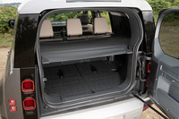 荷室容量は5シート仕様が786リッター。5＋2シート仕様では、3列目シートを起こした状態で160リッター、たたんだ状態で743リッターとなっている。