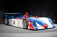 「ペスカローロC60-ジャッド」。カーボンファイバーとアルミハニカムで構成されるシャシーに、名門エンジンチューナー、ジャッドの5リッターV10（640ps）+6段シーケンシャルトランスミッションを搭載する。