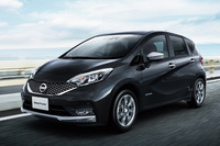 「ノートe-POWERモード・プレミア」の「ツーリングパッケージ」装着車。