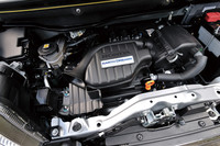 NAエンジンを積むFF車のJC08モード燃費は、21.2km/リッター。エンジン担当のエンジニア氏によれば「燃費に特化すればもっと伸ばすことは可能であるが、ドライバビリティーを重視したセッティングを施している」とのこと。