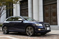 アウディSQ5
    