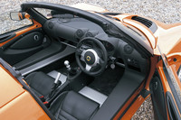 ツーリングパック（39万7000円）を装着したインテリア。2008年よりデュアル・エアバッグは全車標準となった。