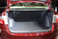 FF車のトランク容量は430リッター（VDA方式による）。