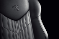 「プジョーRCZ」にオールブラックの限定モデルの画像