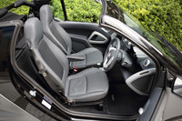 オプションのシートヒーター付き本革シート。標準はレザーツインシートとなる。